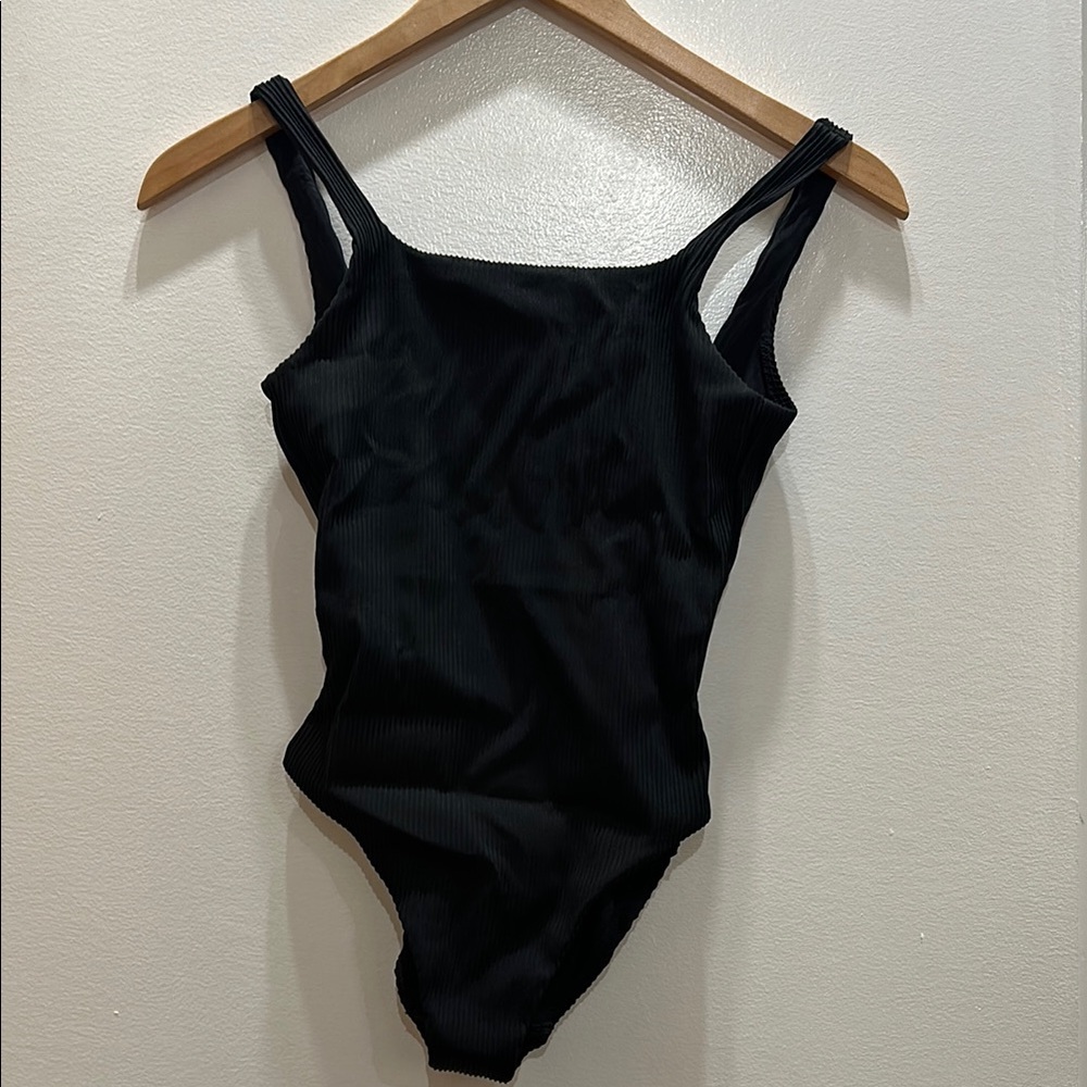 New with tags ribbed swimsuit COS